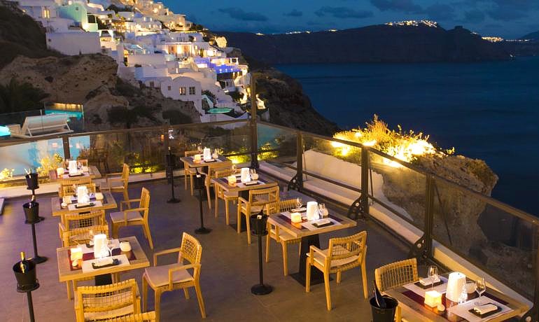Santorini Secret Suites & Spa Oozora restaurant with sea view