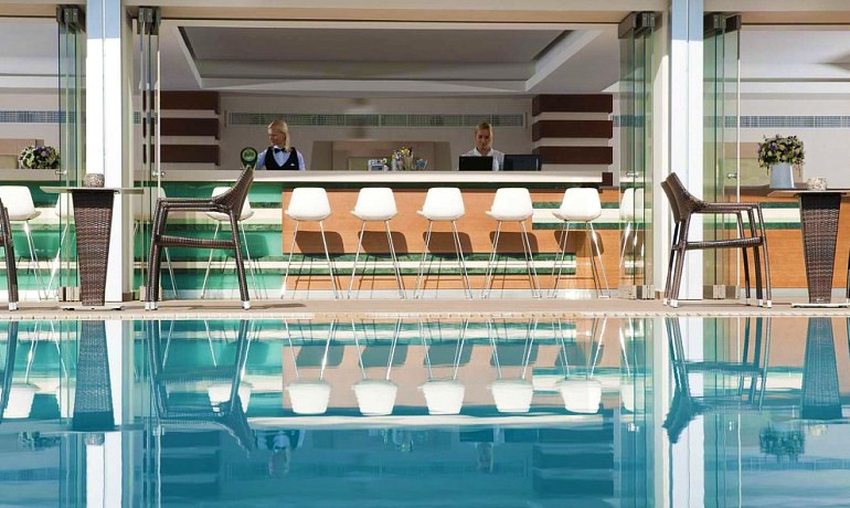 Castello Boutique Resort & Spa Aroma bar pool