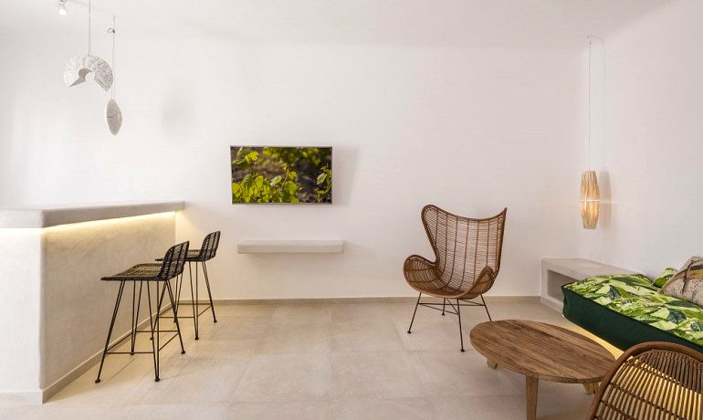 Art Hotel Santorini Blissful suite living room