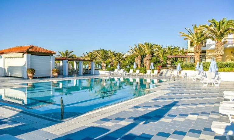 Creta Royal hotel pool area