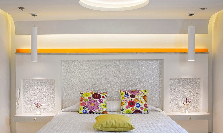 Kouros Art Hotel standard room double bed