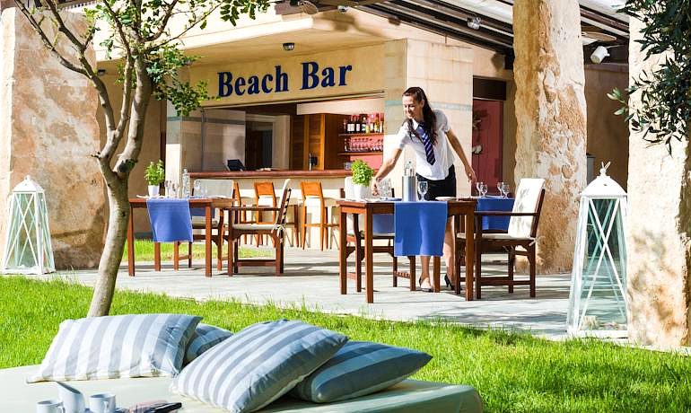 Sentido Thalassa Coral Bay beach bar