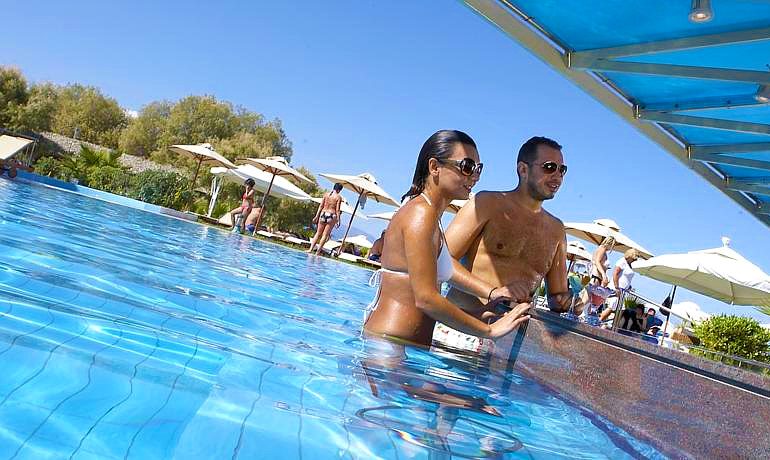 Thalassa Beach Resort & Spa pool bar