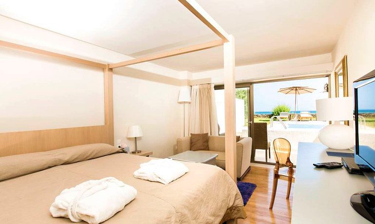 double room with shared pool
