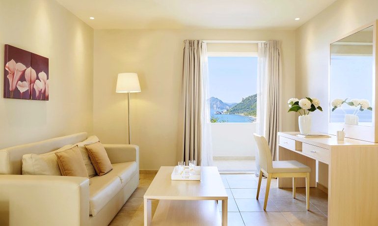 Mayor La Grotta Verde Grand Resort bungalow suite room