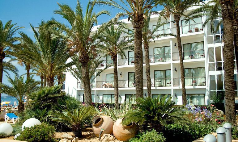Catalonia Ses Estaques hotel garden