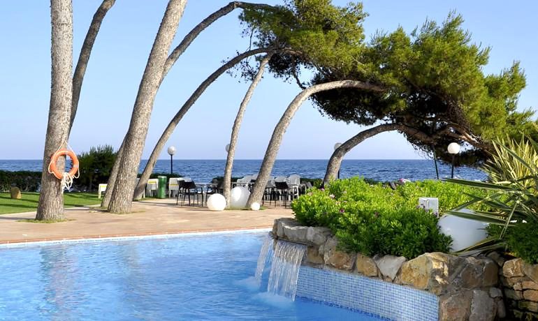 Catalonia Ses Estaques hotel pool and sea view