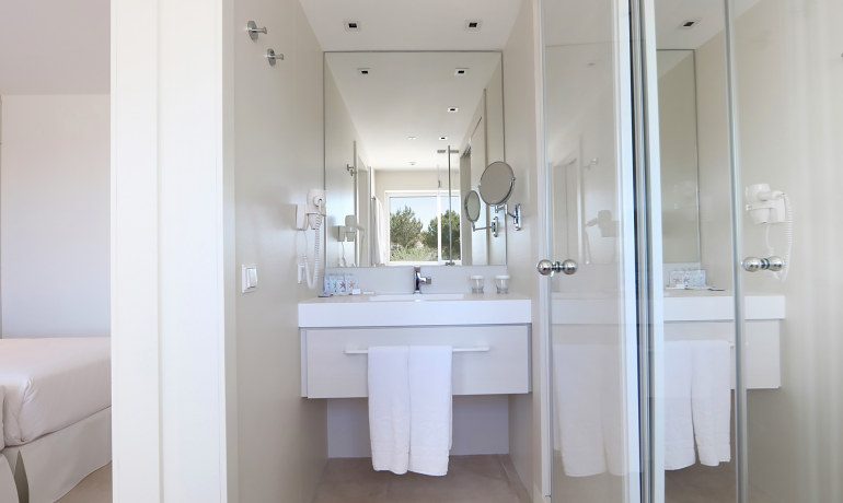 Iberostar Santa Eulalia double room bathroom