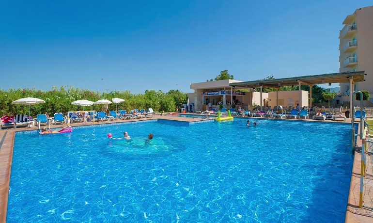 Invisa Hotel Es Pla pool