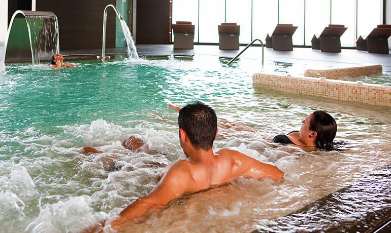 R2 Bahía Playa Design Hotel & Spa Wellness indoor pool with jacuzzi