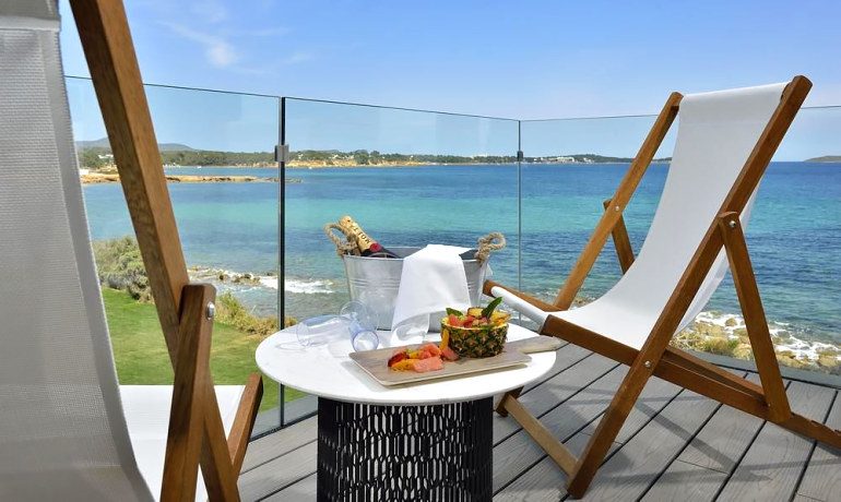 Sol Beach House Ibiza fruits champagne
