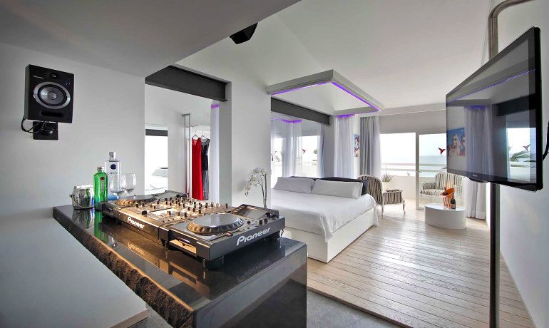 Ushuaia Ibiza Beach Hotel club pionner suite