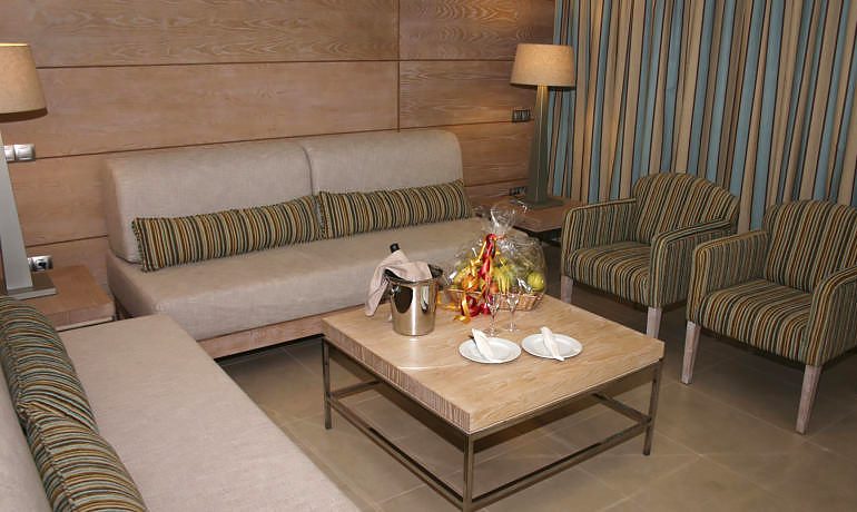 Kn Arenas del Mar suite living room