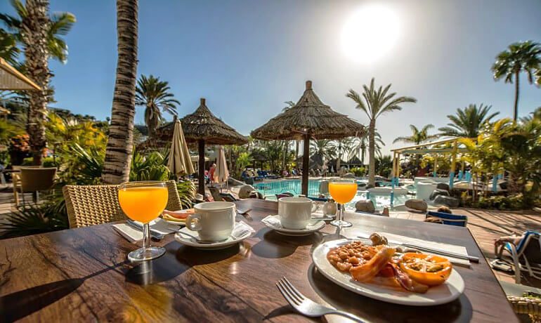 Corallium Beach by Lopesan Hotels breakfast