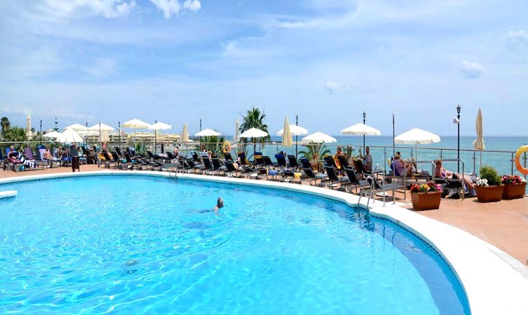 Medplaya Hotel Riviera pool area