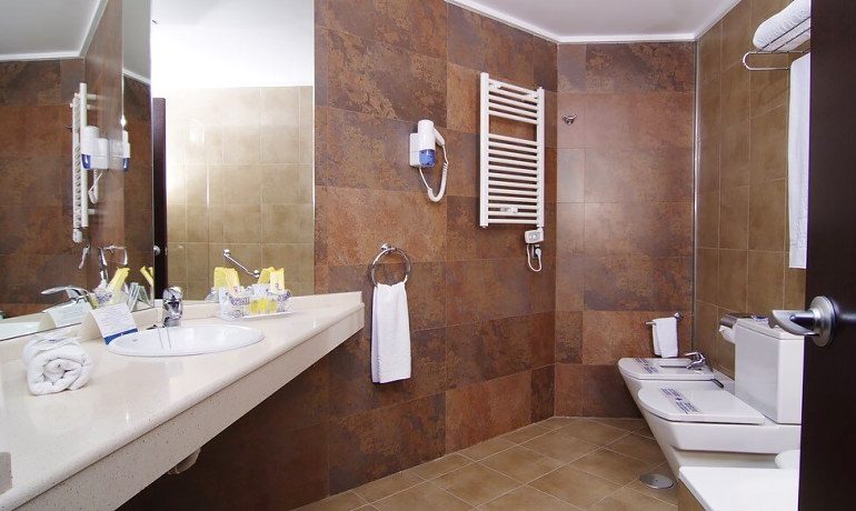 Sandos Monaco Beach Hotel & Spa deluxe room bathroom