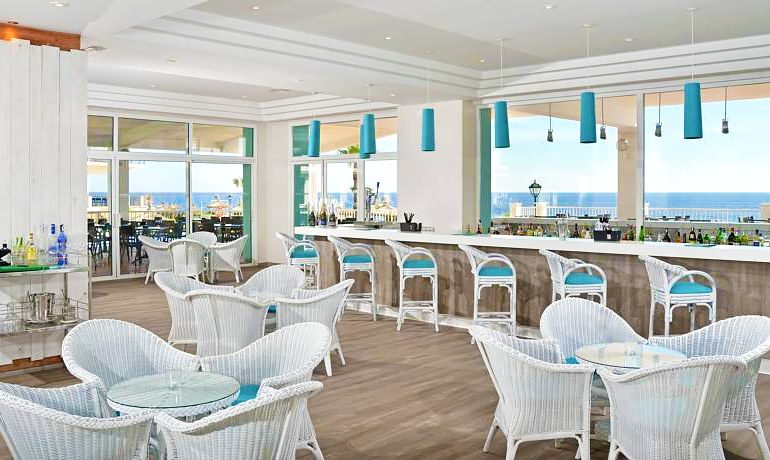 Sol Beach House Menorca pool bar