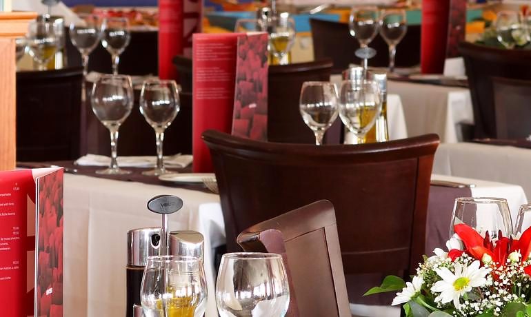 Valentin Star hotel restaurant tables