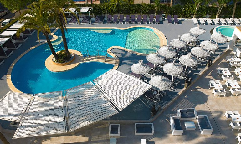 Hotel Astoria Playa pool area