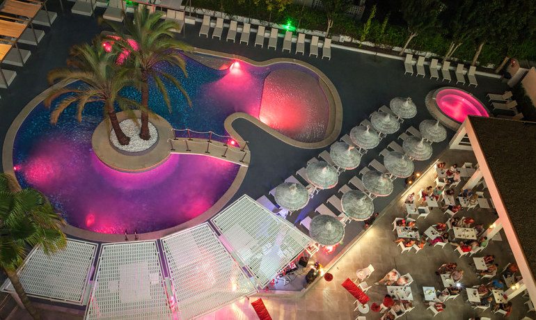 Hotel Astoria Playa pool colors