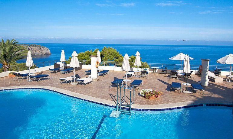 Hoposa Costa D’Or general pool view