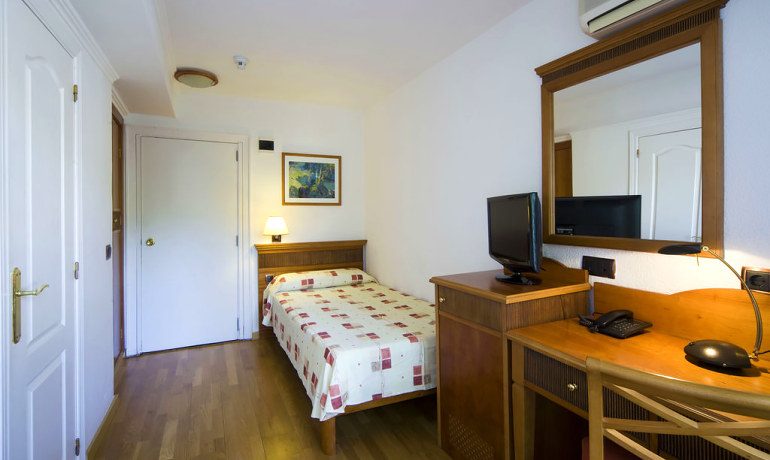 Hotel Araxa standard single room