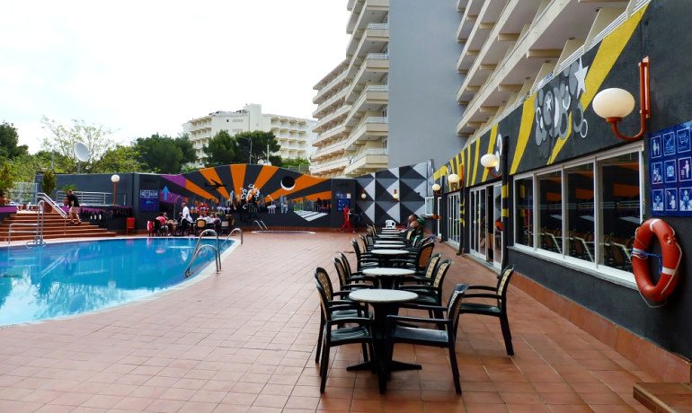 Hotel Barracuda pool area