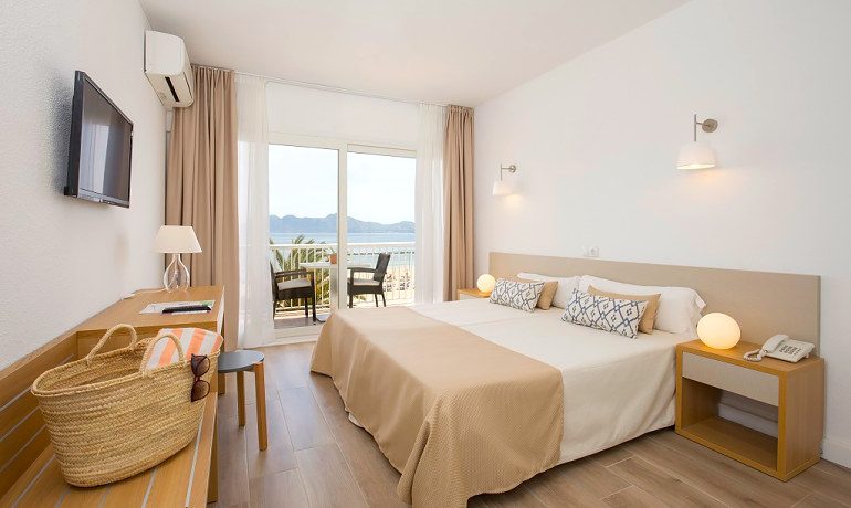 Hotel Romantic double room with sea front view