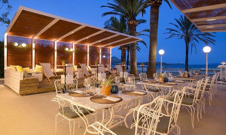 Hotel Romantic restaurant terrace
