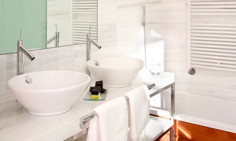 Sa Cabana Hotel & Spa double superior bathroom