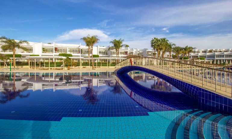 Royal Monte Carlo pool area