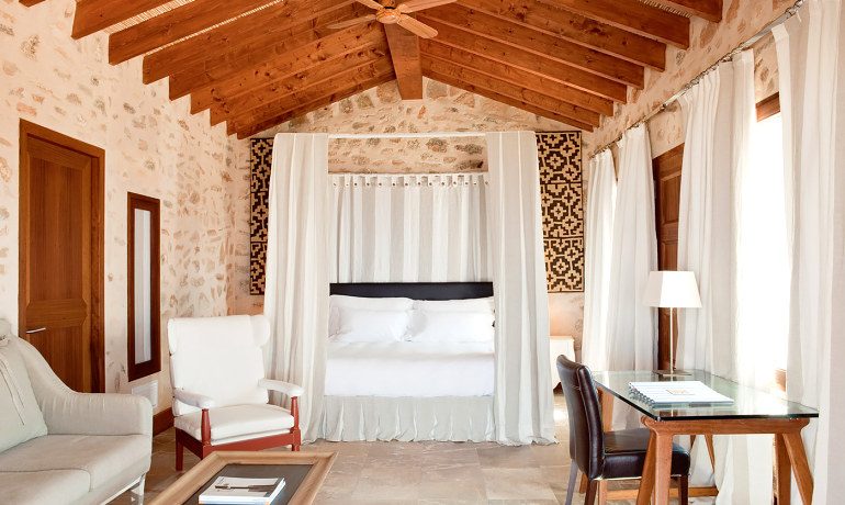 Cap Rocat hotel De Mar suite bedroom