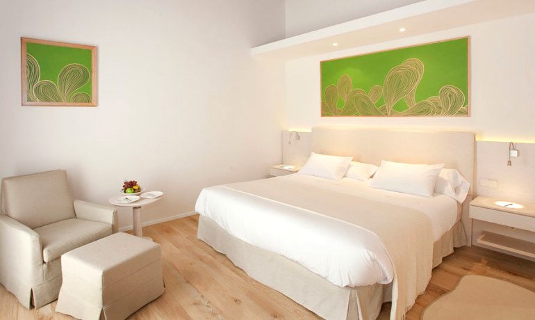 Fontsanta Hotel Thermal & Spa double room with patio