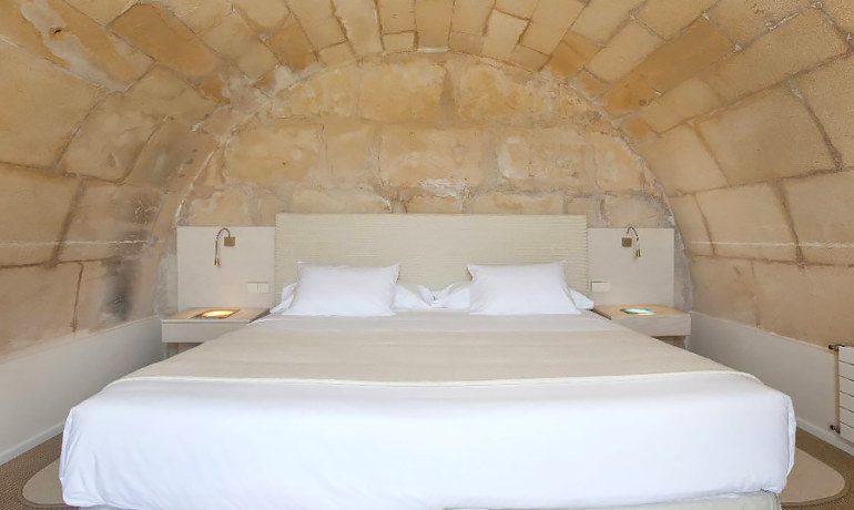 Fontsanta Hotel Thermal & Spa luxury suite bedroom