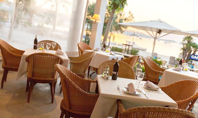 Hotel Capri Port de Pollensa restaurant tables