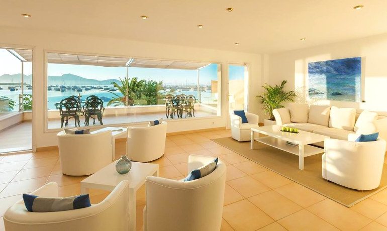 Hotel Capri Port de Pollensa terrace bar