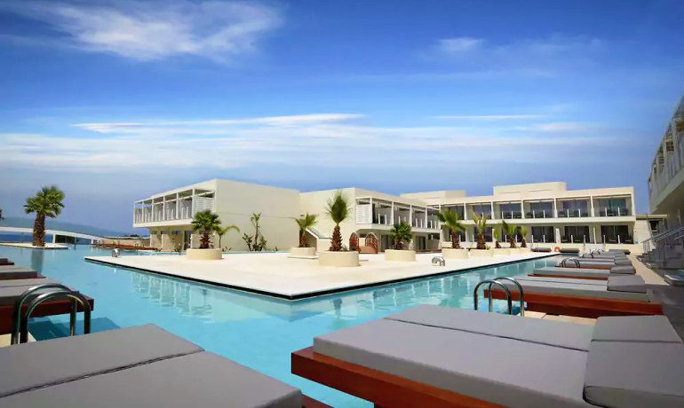 Insula Alba Resort & Spa pool view